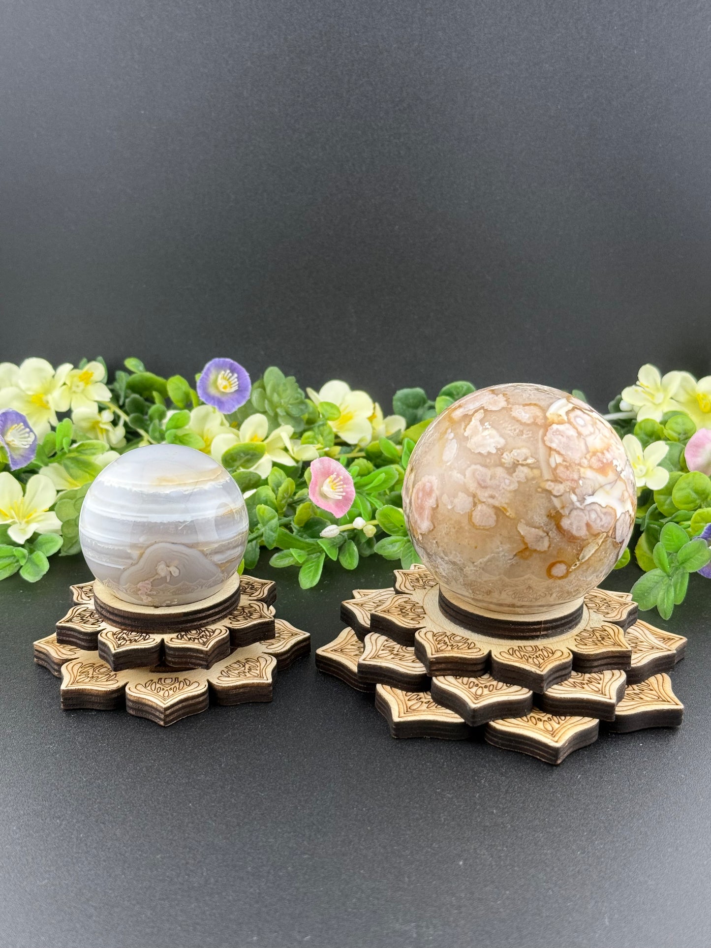 Small Wooden Lotus Sphere Holder